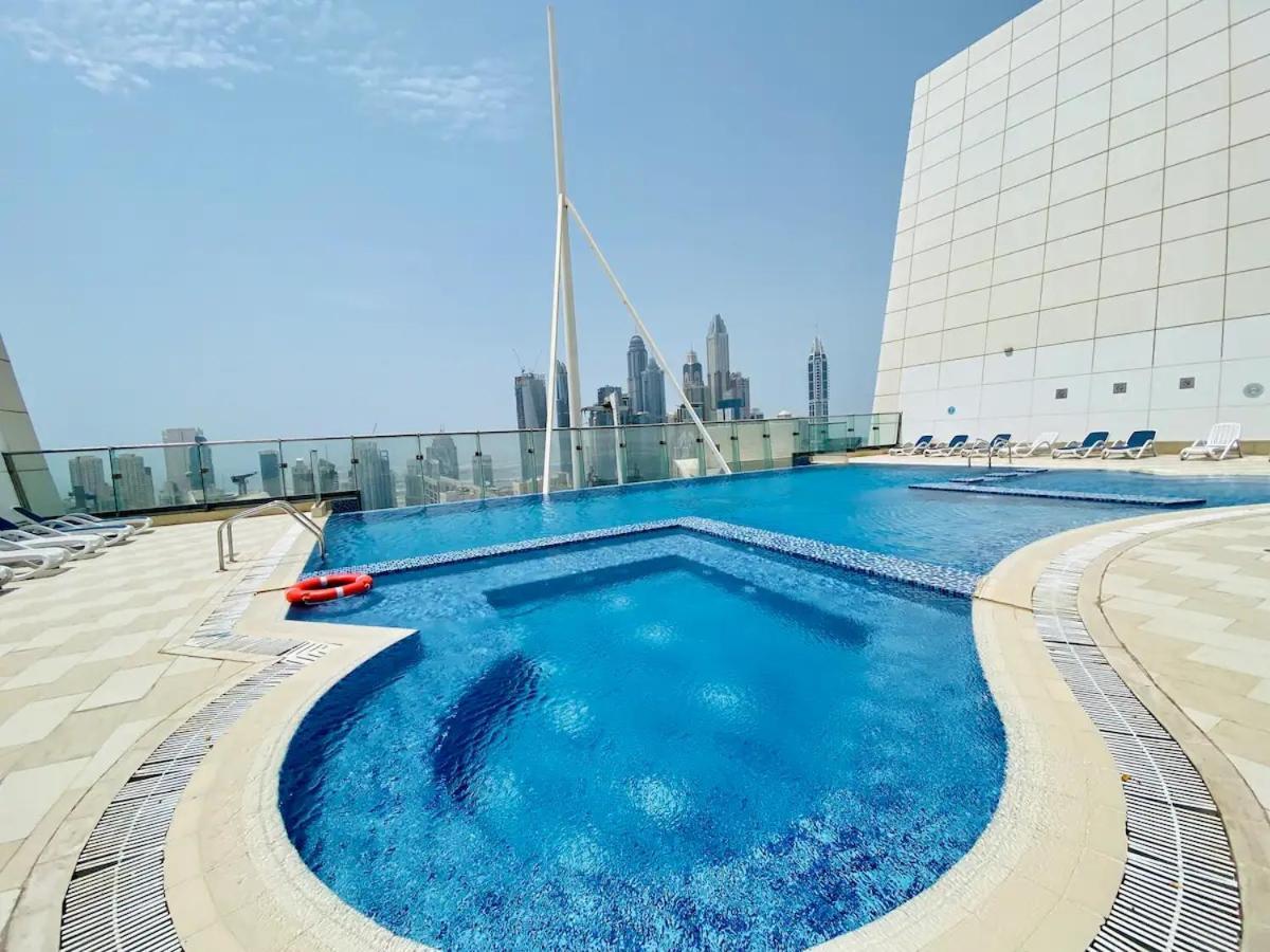 Upscale Studio Full Lake View In Goldcrest View Tower Ντουμπάι Εξωτερικό φωτογραφία