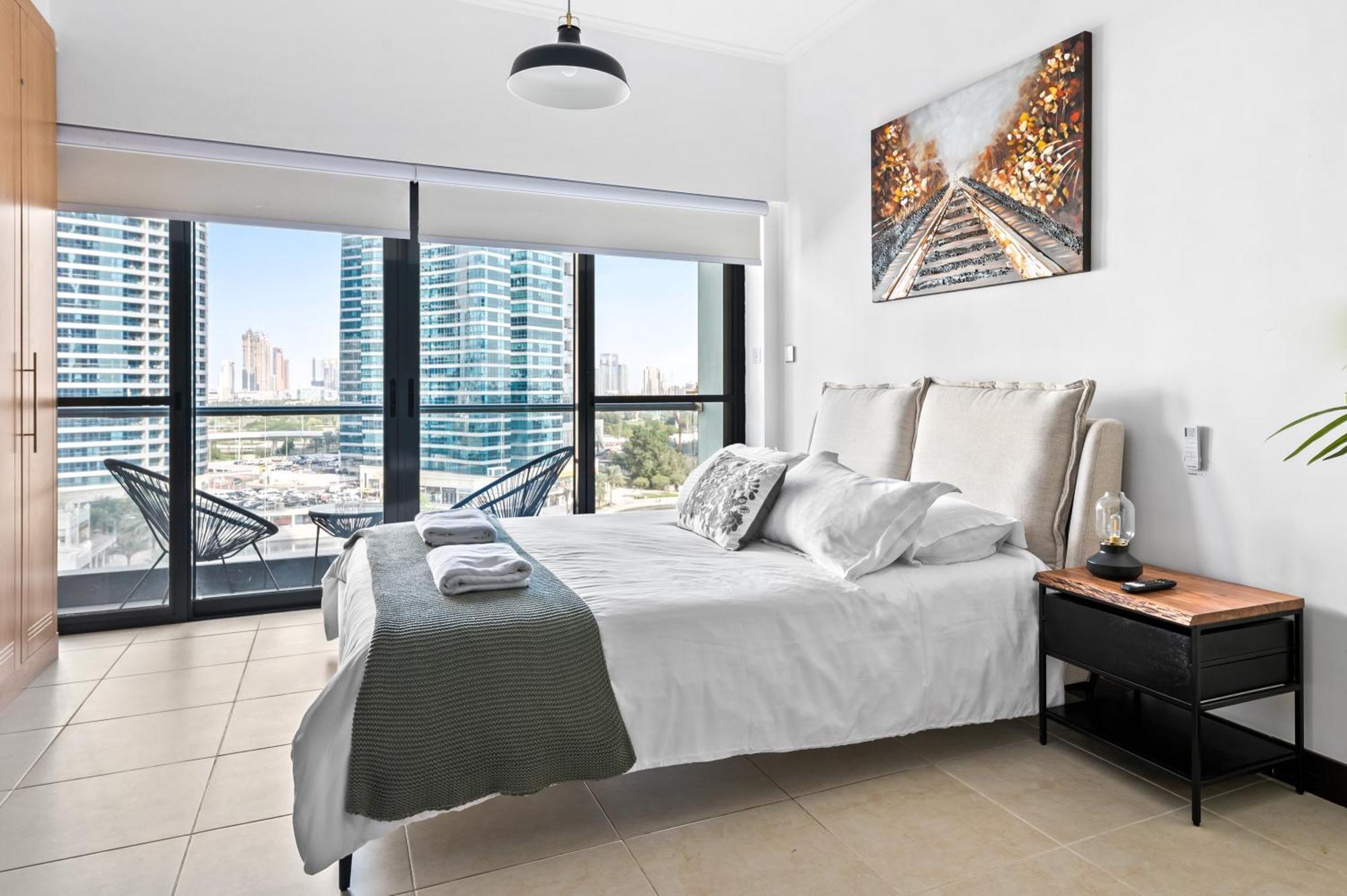 Upscale Studio Full Lake View In Goldcrest View Tower Ντουμπάι Εξωτερικό φωτογραφία
