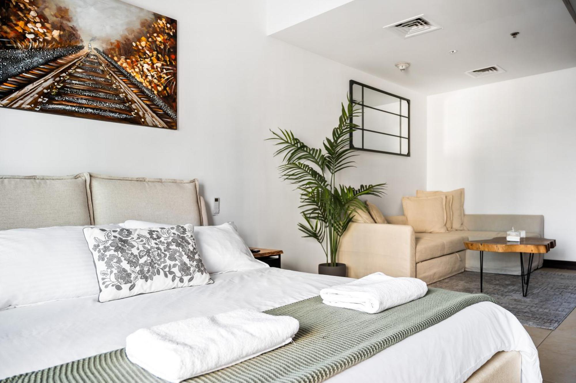 Upscale Studio Full Lake View In Goldcrest View Tower Ντουμπάι Εξωτερικό φωτογραφία