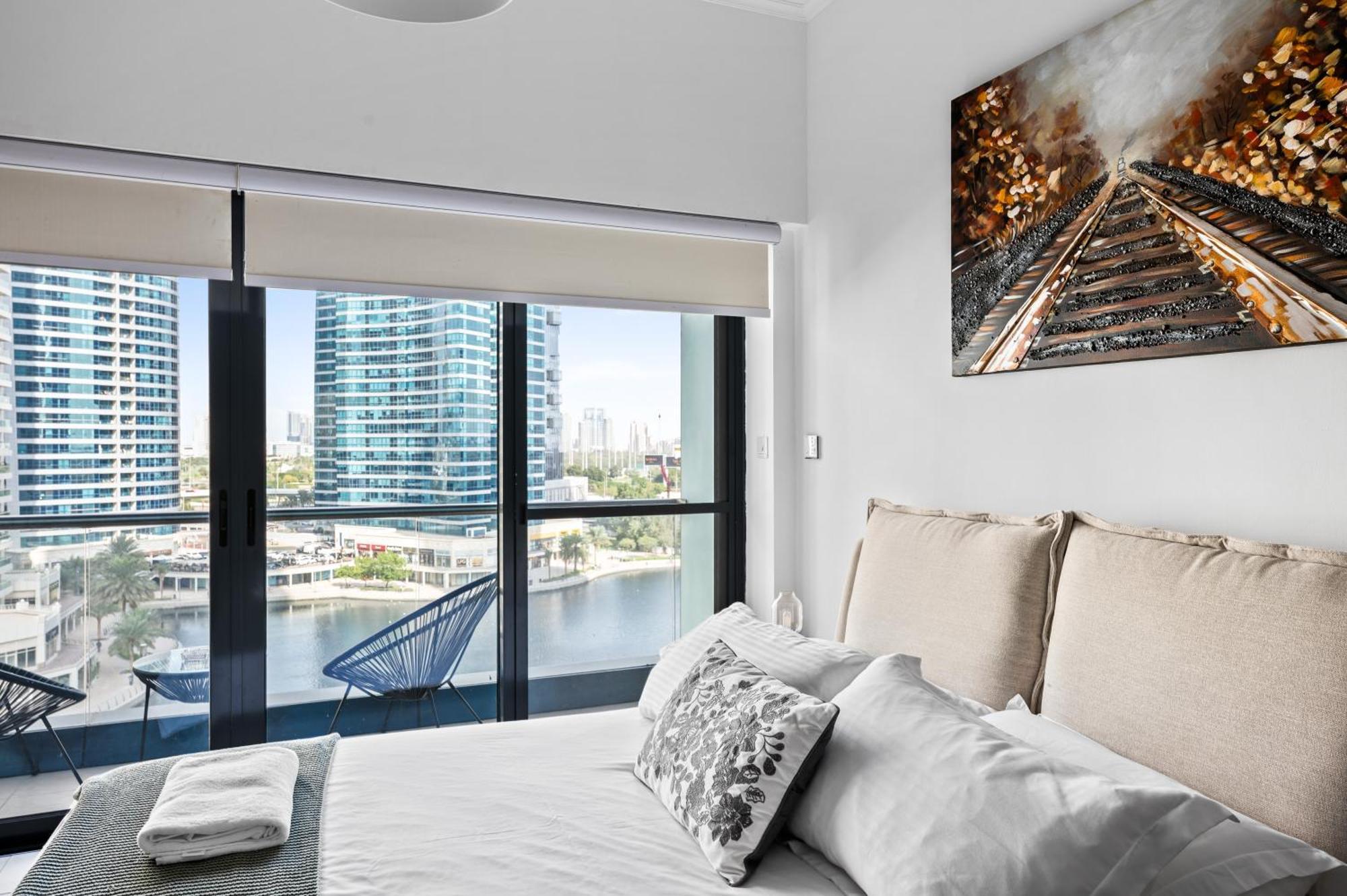 Upscale Studio Full Lake View In Goldcrest View Tower Ντουμπάι Εξωτερικό φωτογραφία