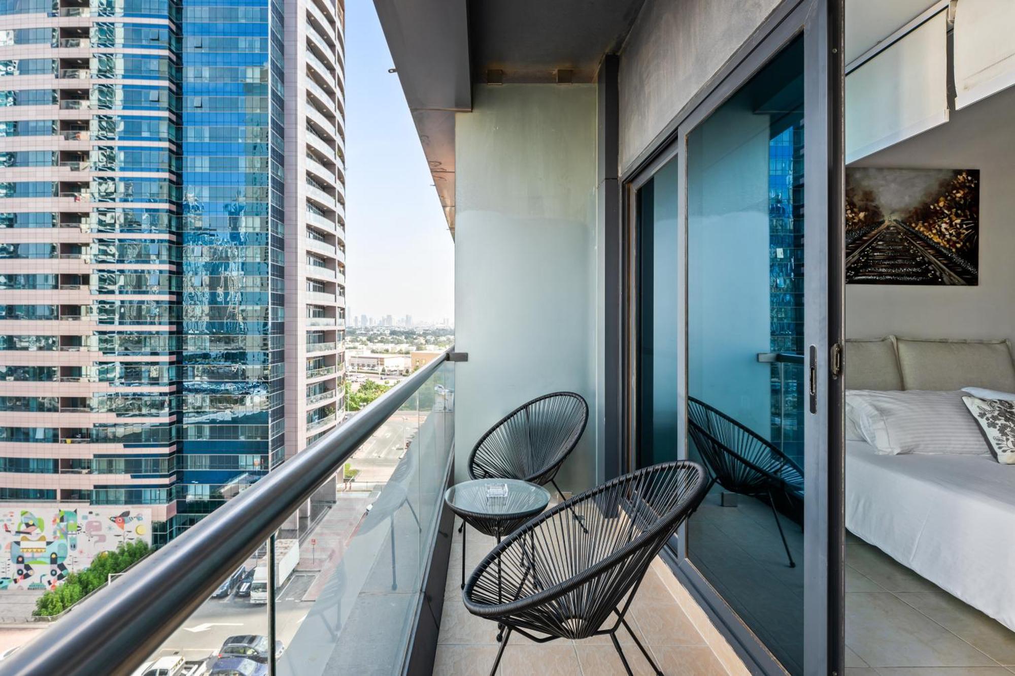 Upscale Studio Full Lake View In Goldcrest View Tower Ντουμπάι Εξωτερικό φωτογραφία