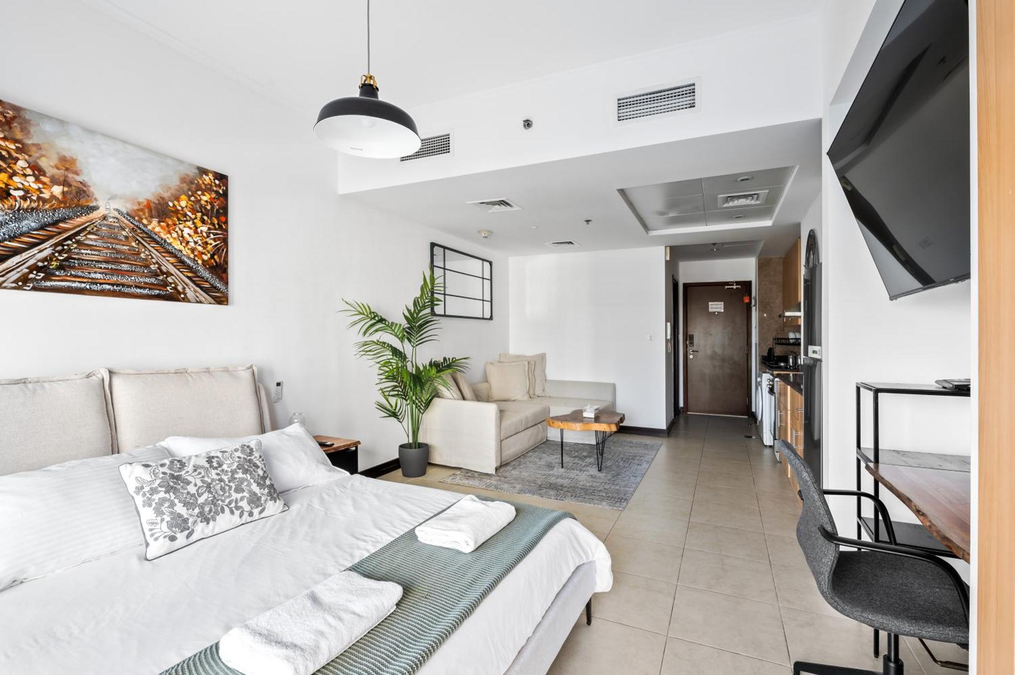 Upscale Studio Full Lake View In Goldcrest View Tower Ντουμπάι Εξωτερικό φωτογραφία