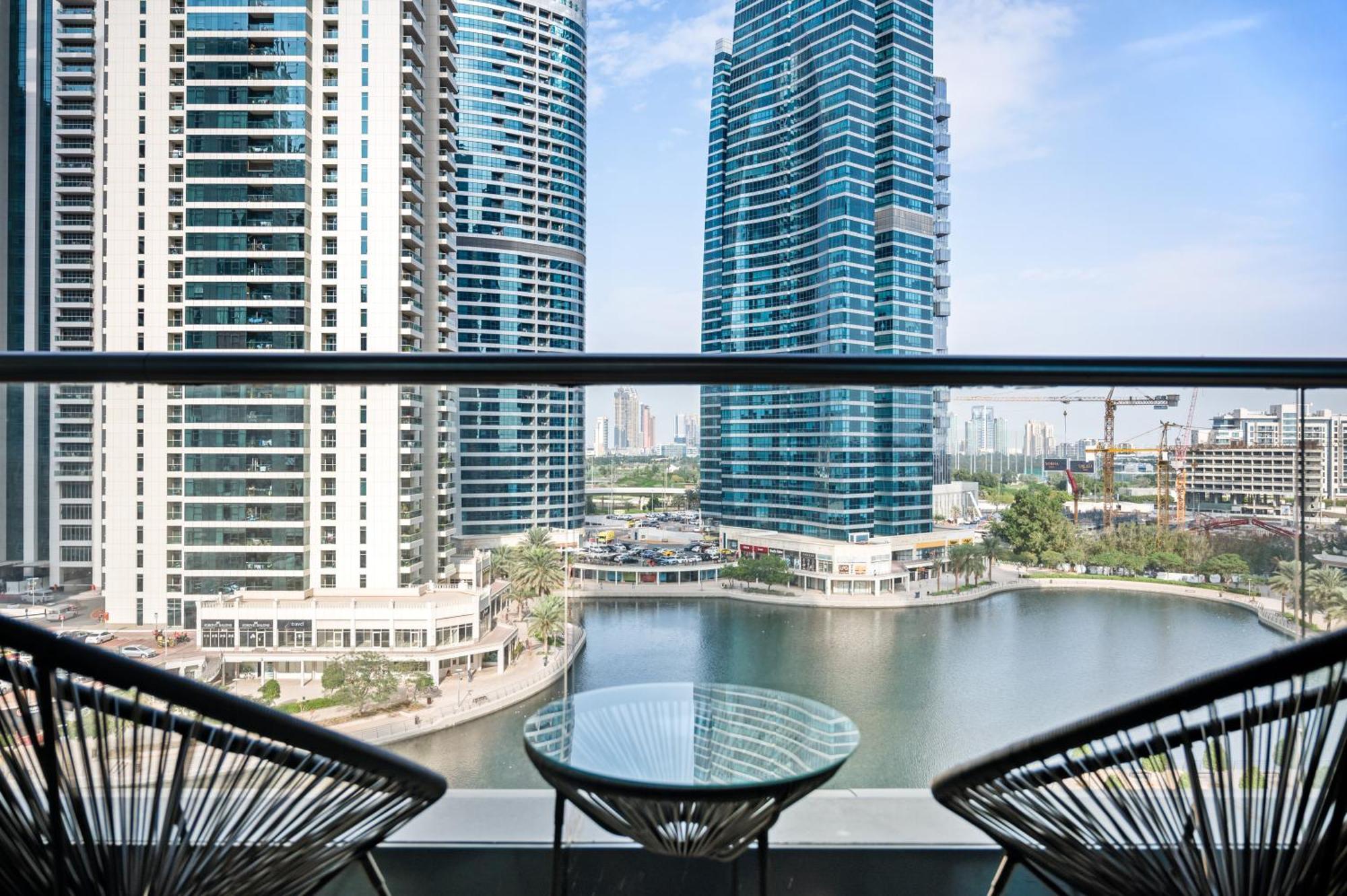 Upscale Studio Full Lake View In Goldcrest View Tower Ντουμπάι Εξωτερικό φωτογραφία